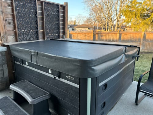 Customer photo review of a Hydropool 720 hot tub cover
