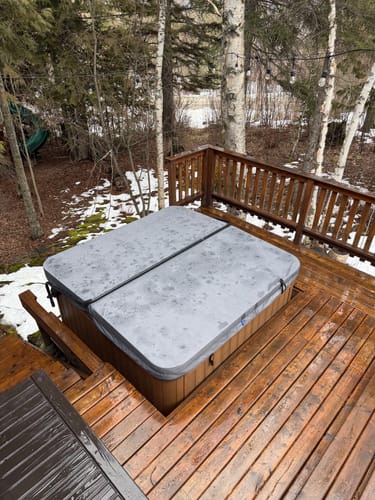 Customer photo review of a Sundance Chelsee hot tub cover